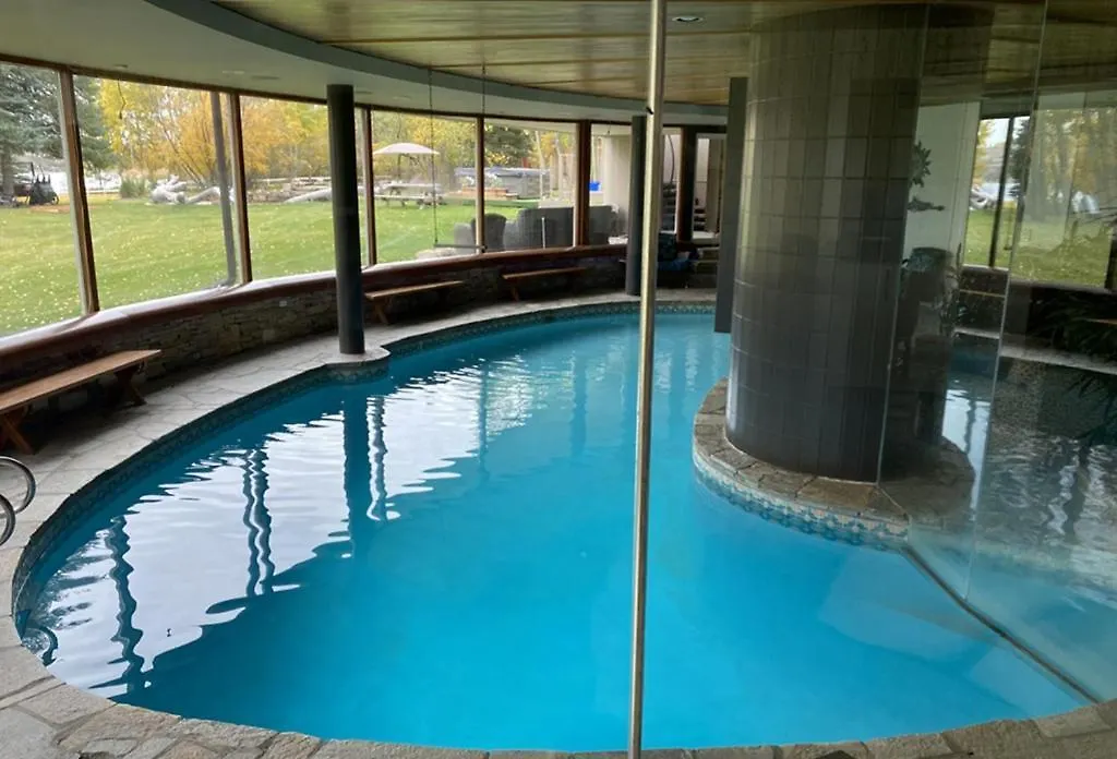 Roundhouse Grotto Bed & Breakfast Calgary