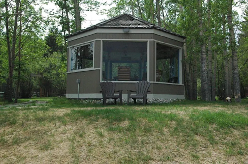 Roundhouse Grotto Bed & Breakfast Calgary