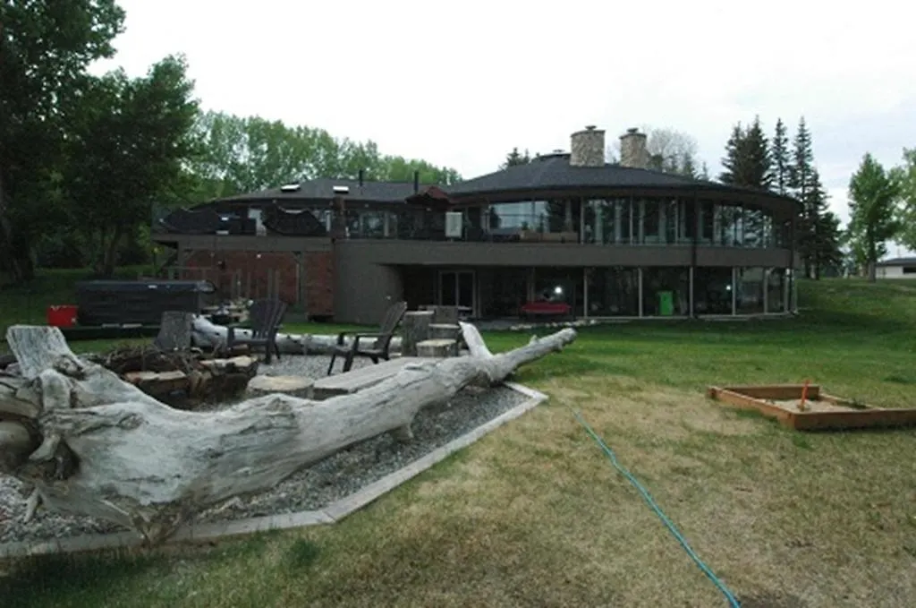 Roundhouse Grotto Bed & Breakfast Calgary