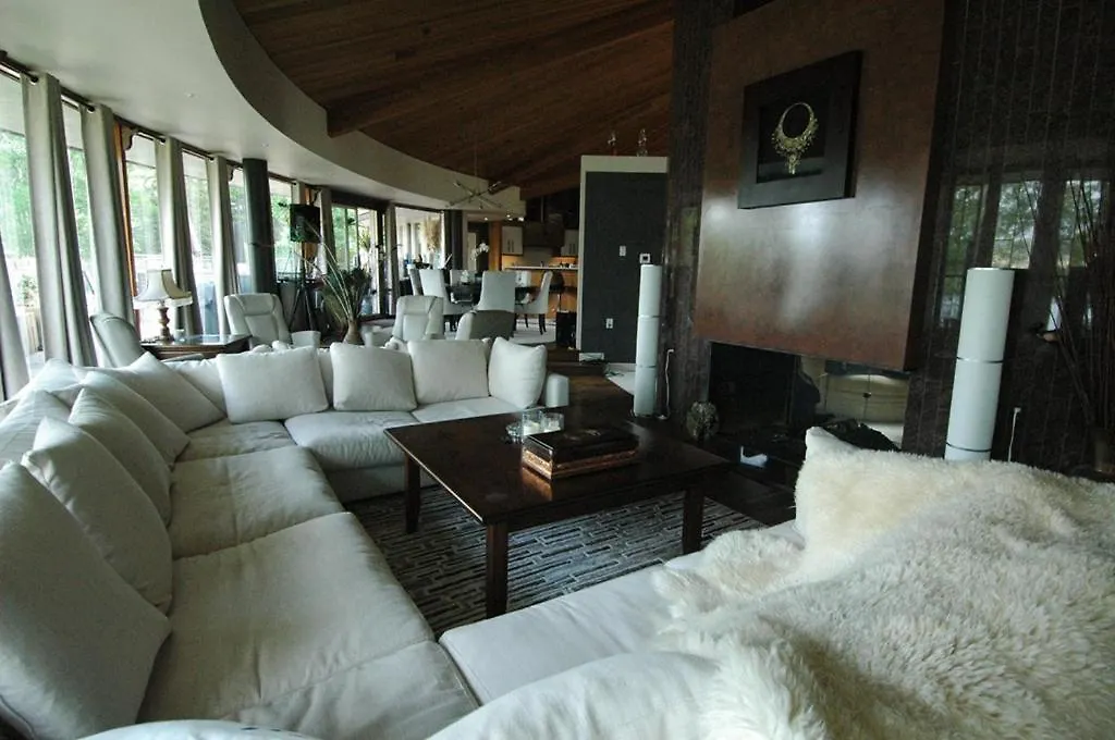 Roundhouse Grotto Bed & Breakfast Calgary