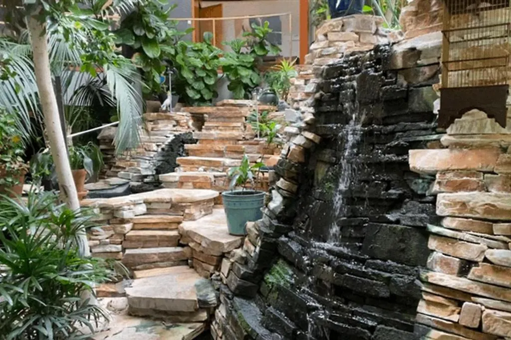 Roundhouse Grotto Bed & Breakfast Calgary 0*,